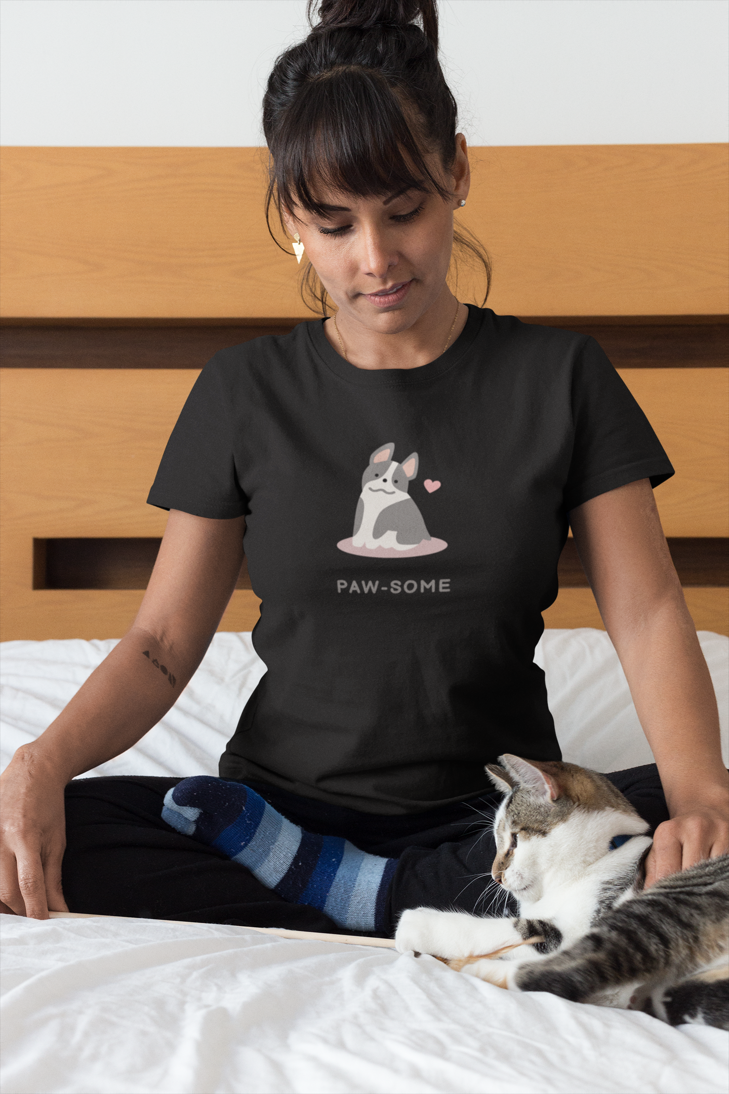 "Paw-Some Love" T-Shirt – The Perfect Tee for Cat Lovers! 🐾😻